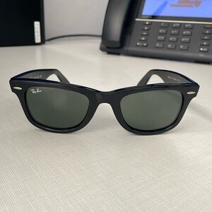 Ray Ban Wayfarer Ease black sunglasses